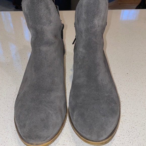 Lucky Brand Basonta Distressed Gray Suede Leather Ankle Bootie Boots Size 7.5 M - Picture 3 of 8
